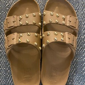 Cacatoes Sandal with Brass Details